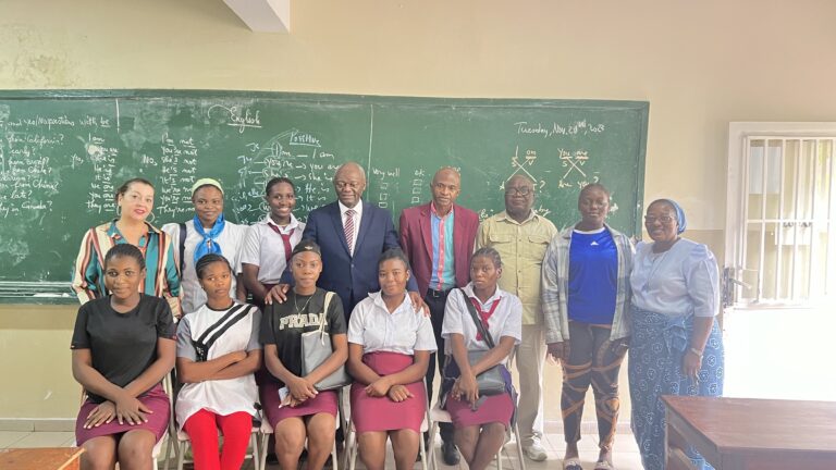 Le Président Pierre Kompany visite le centre de formation professionnel Don Bosco à la Gombe